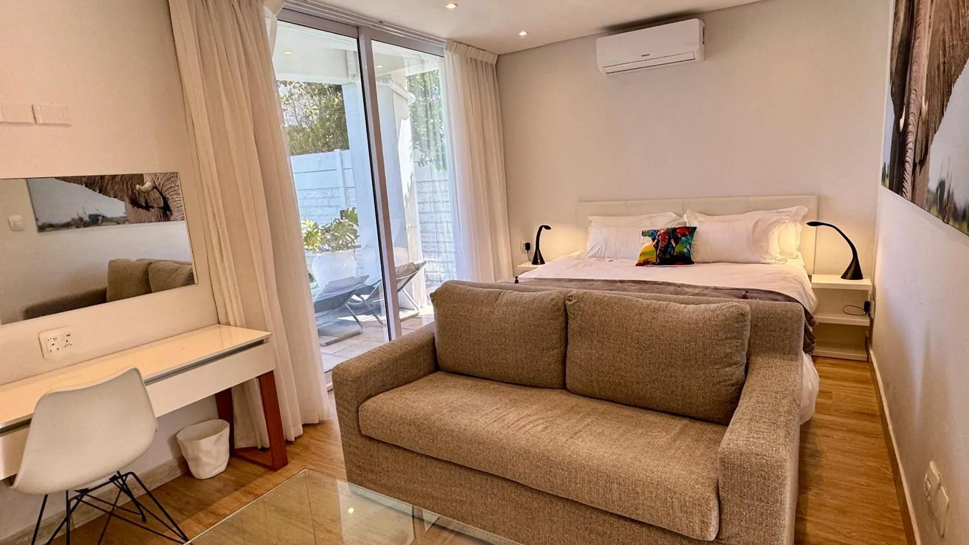 Peach On Beach Boutique Guesthouse Bloubergstrand 4*,